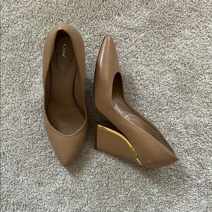 CHLOE Women’s Beige Pumps with Gold Detailed Heels Size 9.5